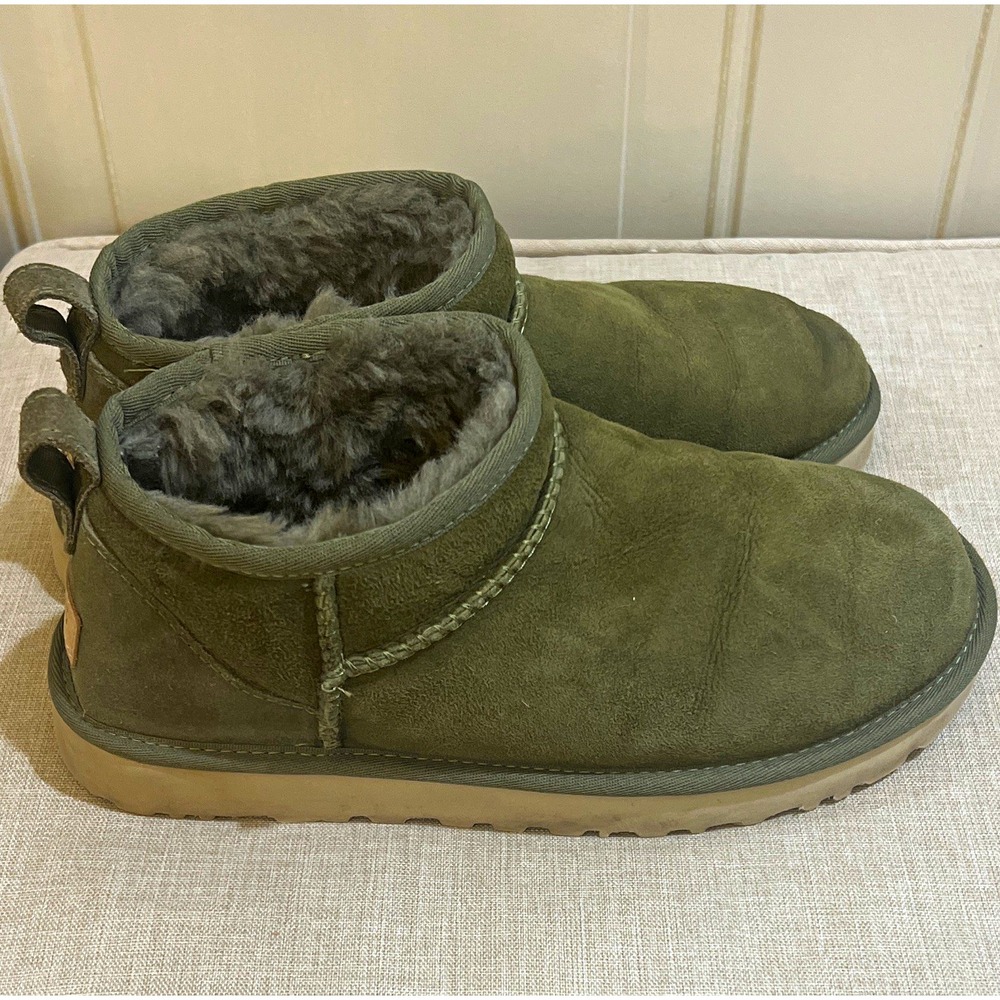 UGG Women's Green Suede Sheepskin Lined Bootie Slippers Size 8 M Pull On